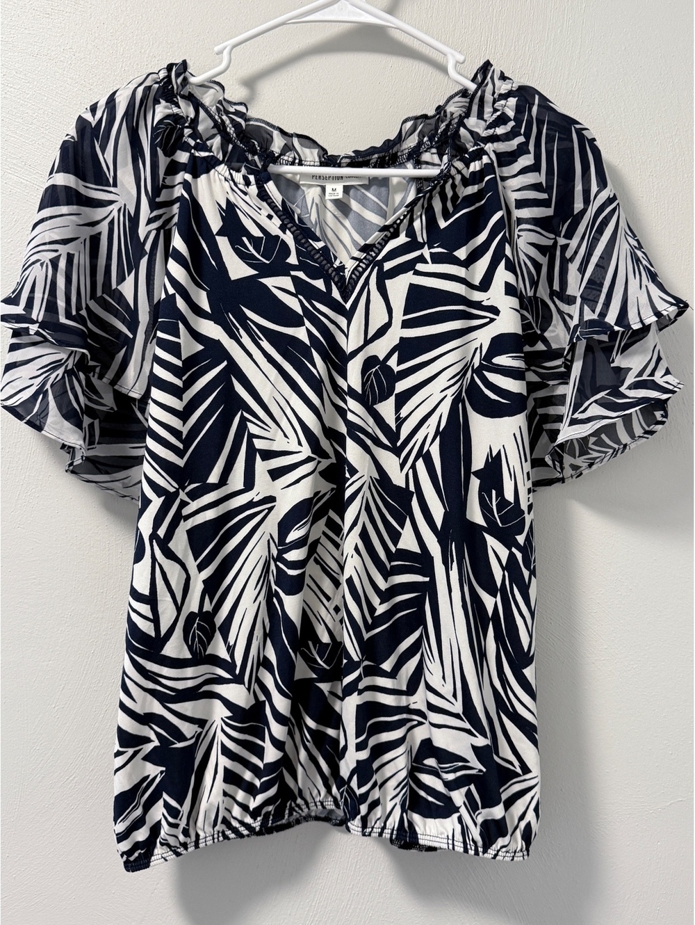NWT Perseption Concept V-neck tropical palm leaf print blouse Size M